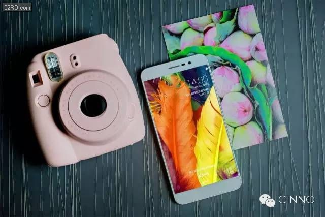 国产AMOLED量产里程碑!天马\/维信诺打入中兴